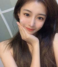 ☘️臺中兼職：清純女大學生雯妹 158cm.C奶.44kg.22歲聲音軟萌皮膚白嫩細緻 摸起來超