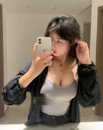 年輕巨乳款：奶寶 157cm F奶 45kg 21歲